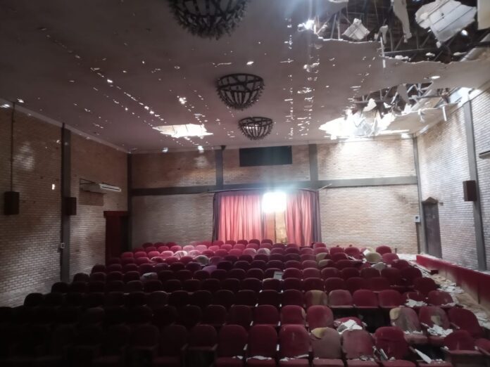 Teatro Municipal de Beberibe está há 8 anos abandonado pelo poder público