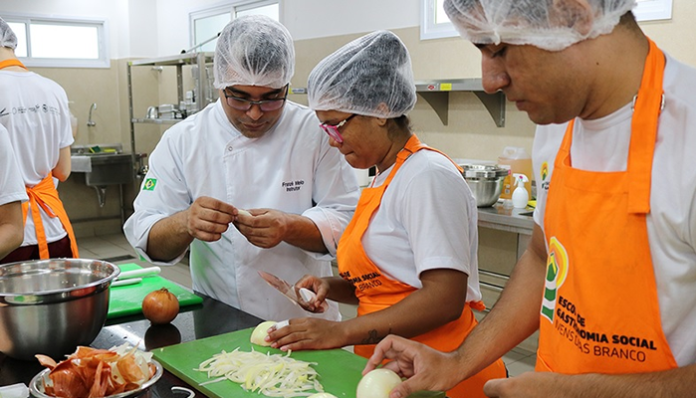Escola de Gastronomia oferta 140 vagas gratuitas em cursos profissionalizantes