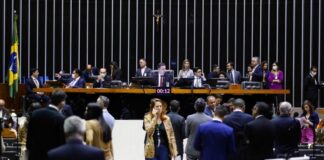 O Congresso Nacional aprovou o Orçamento de 2023 , que garante a manutenção do Auxílio Brasil em R$ 600.