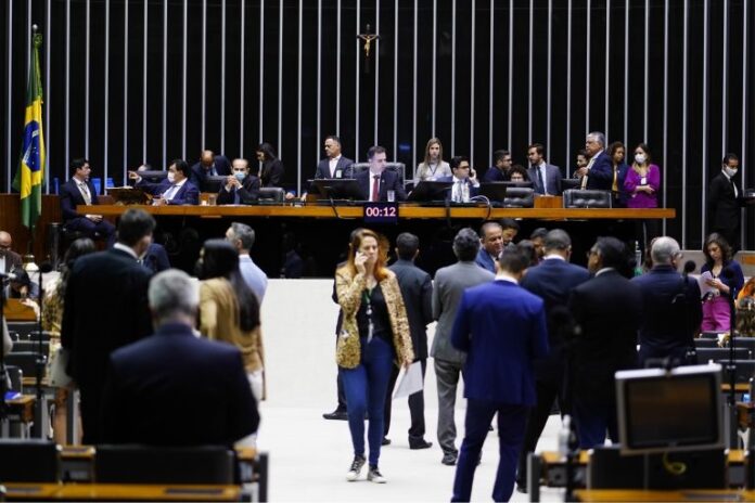 O Congresso Nacional aprovou o Orçamento de 2023 , que garante a manutenção do Auxílio Brasil em R$ 600.