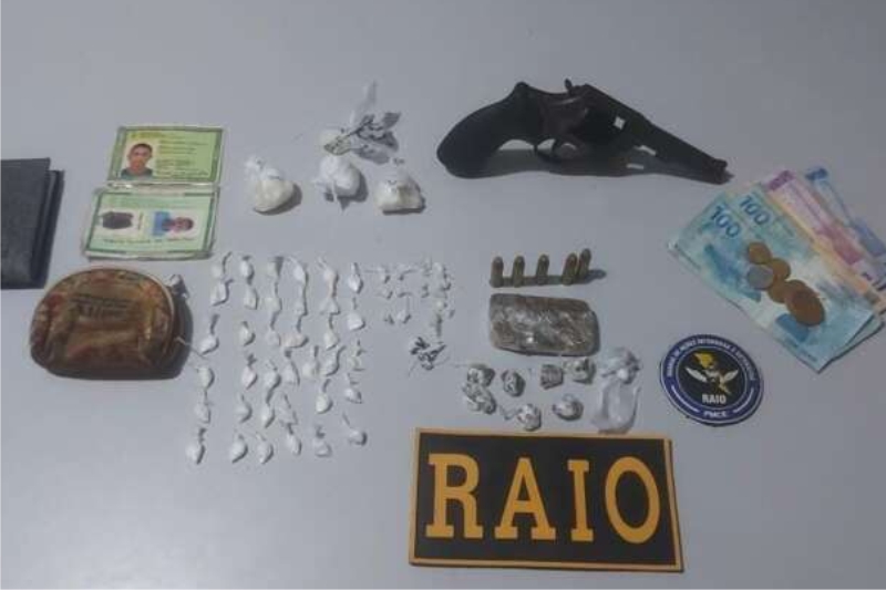 Dupla é presa em flagrante com drogas no Eusébio