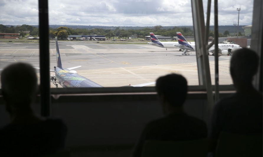 Greve dos aeronautas causa atrasos em voos.