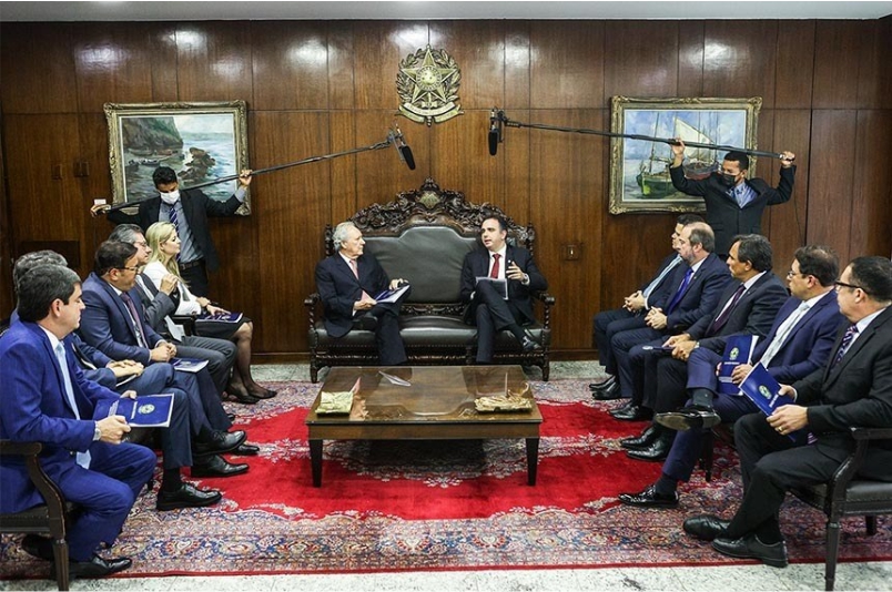 Senado recebe proposta para nova lei do impeachment
