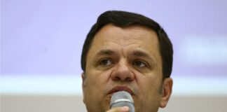 Governador Ibaneis Rocha exonera secretário de Segurança do DF
