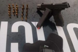 Polícia apreende pistola de suspeito de violência doméstica em Pindoretama