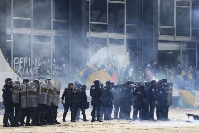 Ministro proíbe a entrada de ônibus com manifestantes em Brasília