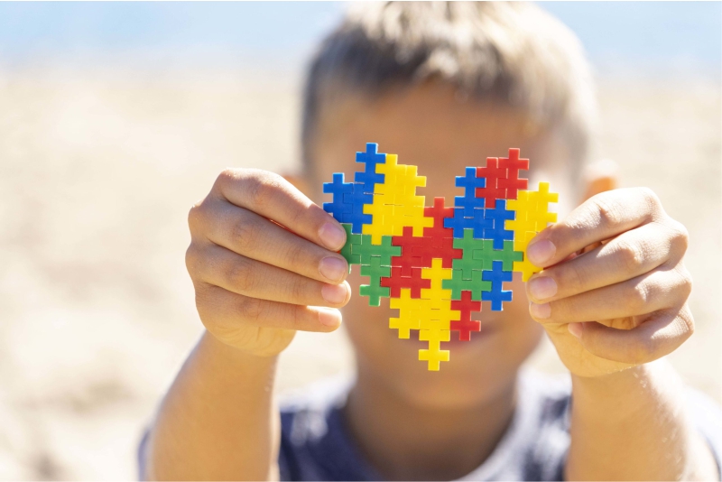 Vereador propõe cinema adaptado para pessoas com autismo