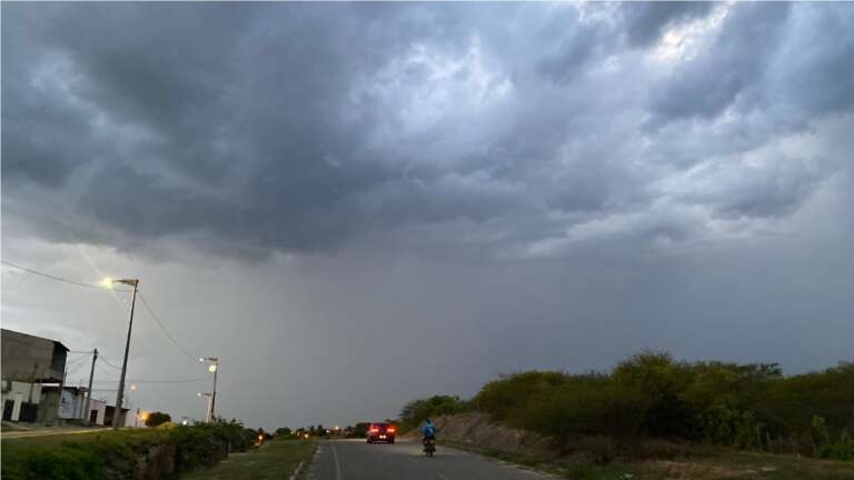 Chove em cerca de 50 municípios cearenses