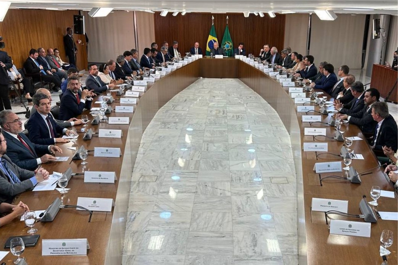 Lula, Rosa Weber e governadores condenam atos golpistas