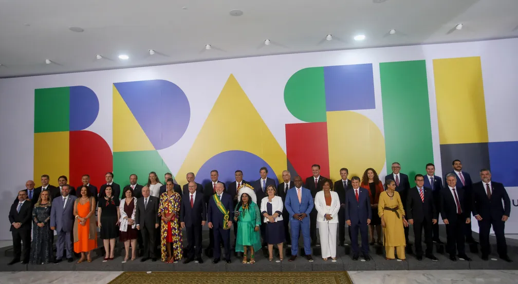 Conheça os 37 ministros empossados
