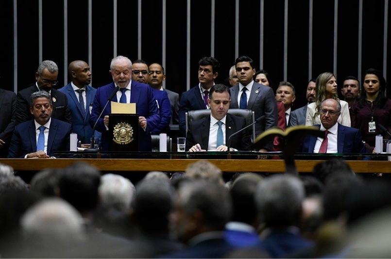 Lula promete atenção à população mais carente