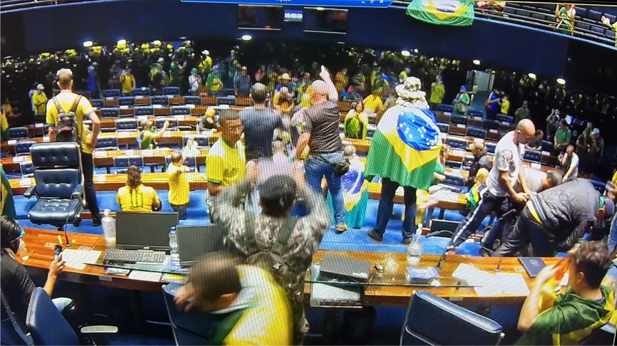 Senadores repudiam vandalismo em Brasília