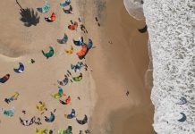 A praia é a única do Ceará a ter a certificação Bandeira Azul - Fotos: Divulgação/Prefeitura de Caucaia.