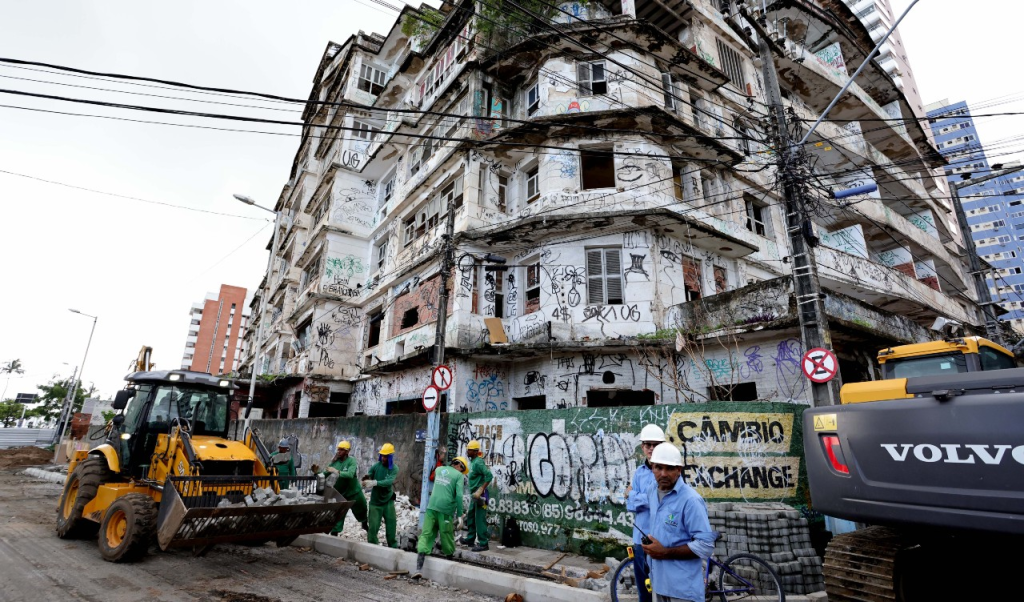 O Edifício São Pedro foi provisoriamente tombado em 2006, por força do Decreto Municipal nº 11.960 - Foto: Marcos Moura
