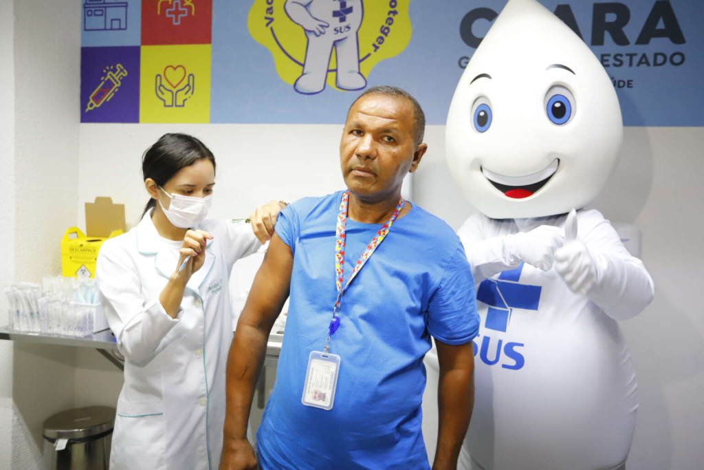 População pode se vacinar em uma das 2.500 salas abertas em todo o estado - Foto: Helene Santos