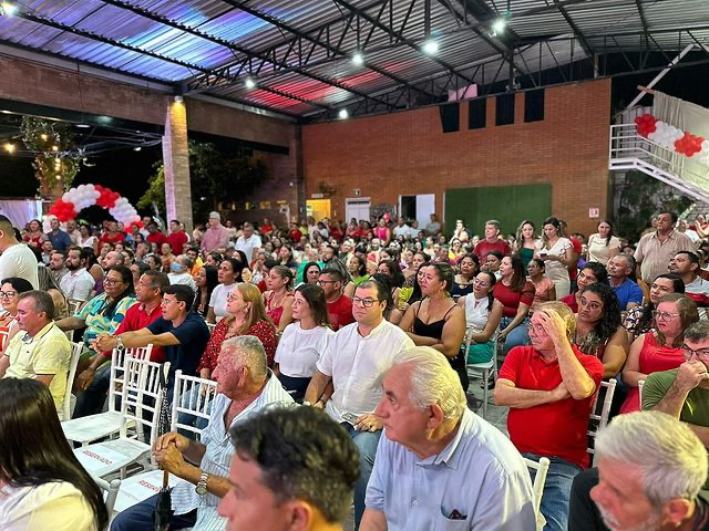 Público presente ao lançamento- Foto: Divulgação.