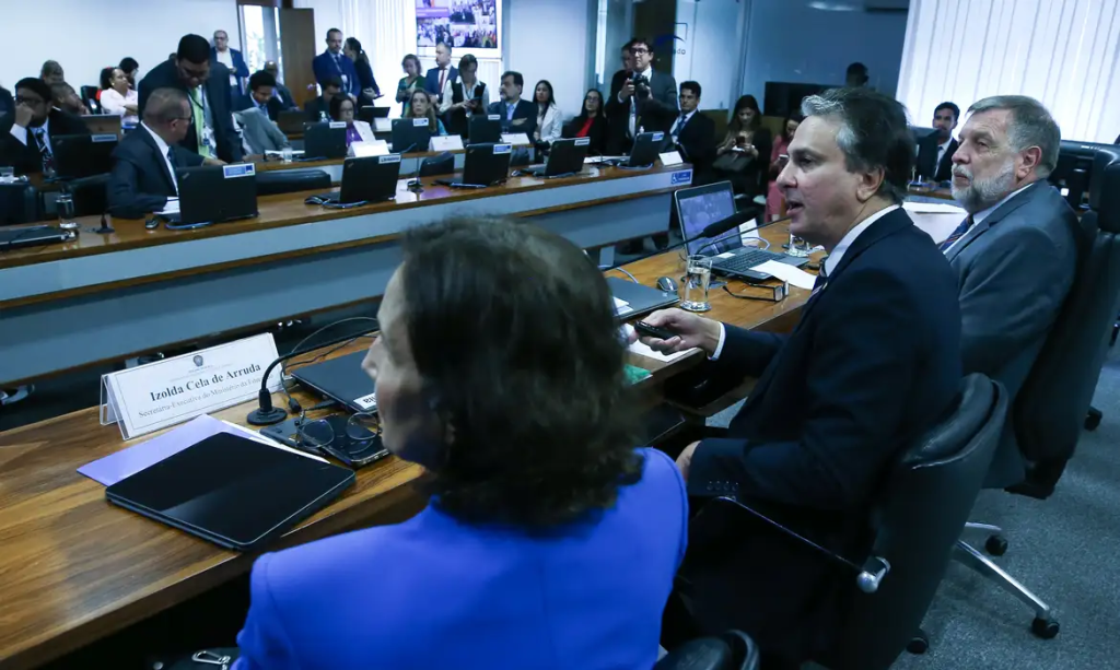 As categorias estão em greve em boa parte do país - Foto: Lula Marques/Agência Brasil.