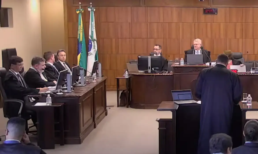 Julgamento foi adiado por pedido de vista - Foto: Frame/TRE Paraná/Youtube