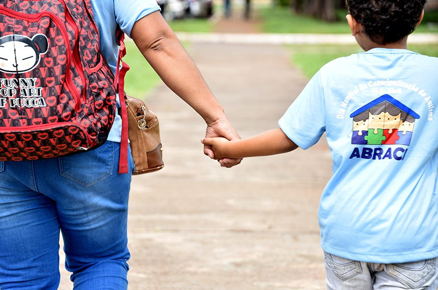 Proposta alcança os rendimentos de pessoas do espectro autista e de seus pais ou cuidadores - Foto: Pilar Pedreira/Agência Brasil.
