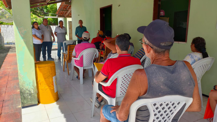 Técnicos da Ematerce e da Prefeitura orientam os produtores rurais - Foto:Divulgação.