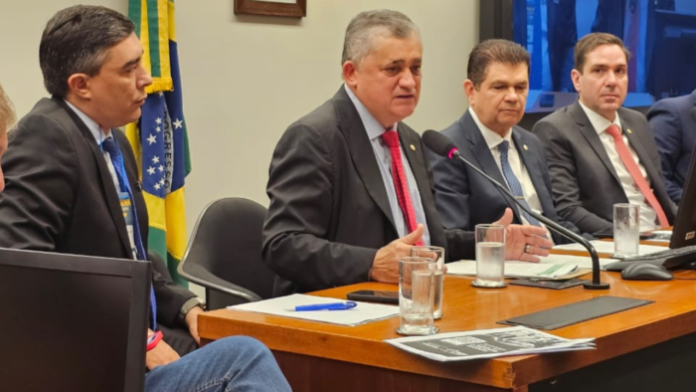 Os deputados presentes foram unânimes em garantir apoio às demandas apresentadas pelos prefeitos - Foto;Divulgação/Aprece.