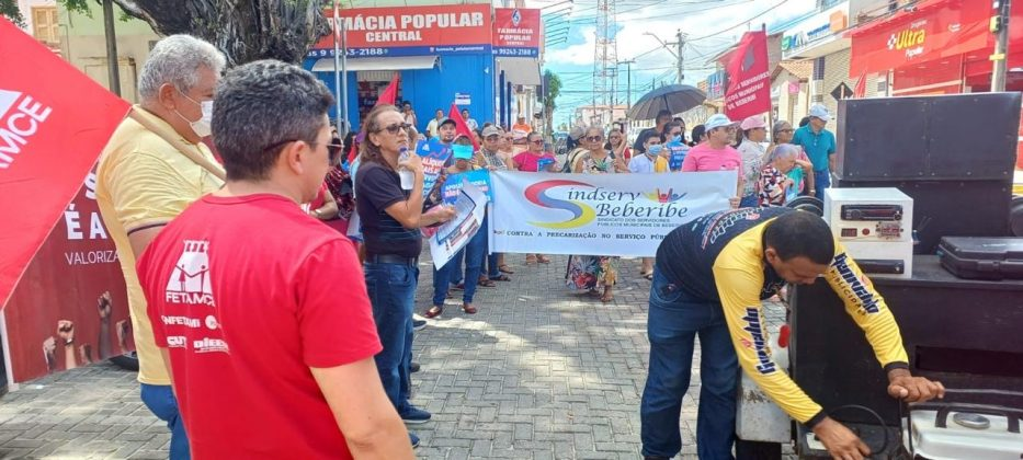 Em Beberibe, os servidores organizaram uma caminhada pela cidade - Foto:Divulgação/Fetamce.