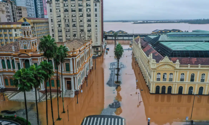 Prédio histórico de 1969 ficou alagado por quase três semanas - Foto: Gilvan Rocha/Agência Brasil.