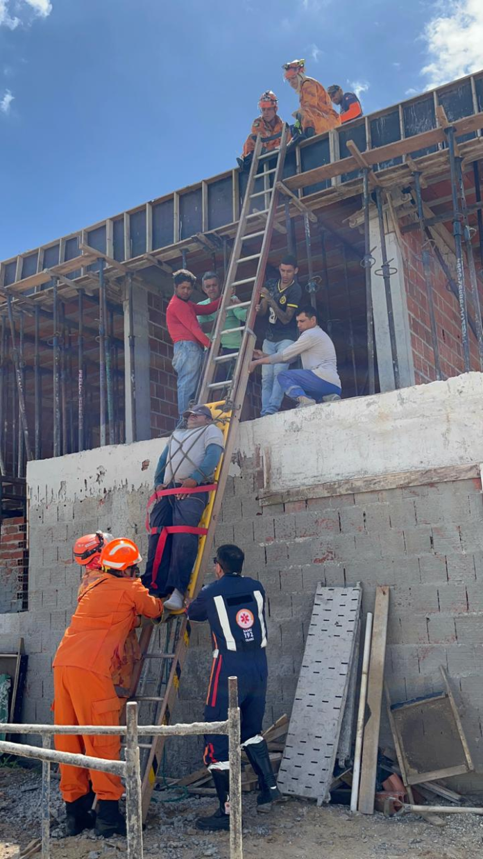 O resgate foi acionado após o homem sofrer dores lombares enquanto trabalhava - Foto: Divulgação/SSPDS.