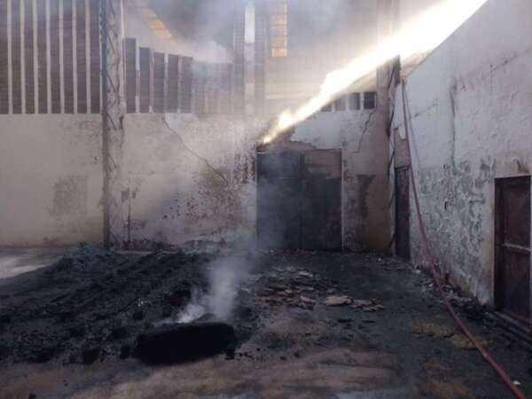 As chamas iniciaram em sacos plásticos- Foto: Corpo de Bombeiros/Divulgação.