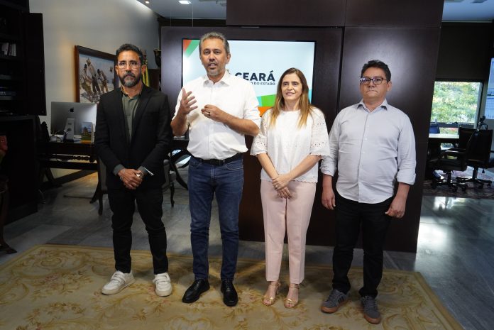 Elmano de Freitas destacou o diálogo com representantes da categoria para que se pudesse atingir avanços significativos- Foto: Carlos Giba/Casa Civil.