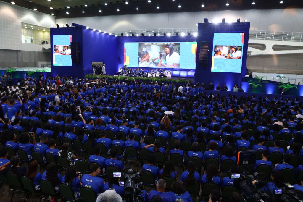 O programa já beneficia mais de 200 mil estudantes no Ceará - Foto: Estácio Jr.