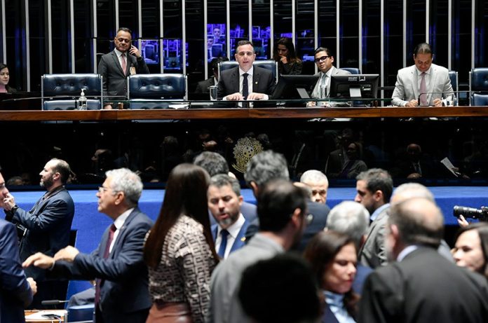 Rodrigo Pacheco comanda a sessão deliberativa- Foto: Jefferson Ruday/Agência Brasil