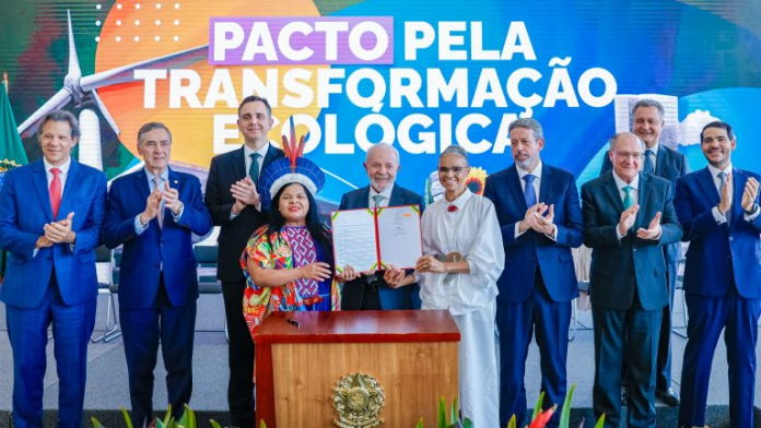 Cerimônia de assinatura do Pacto pela Transformação Ecológica entre os três Poderes, no Palácio do Planalto - Foto: Cláudio Kbene / PR