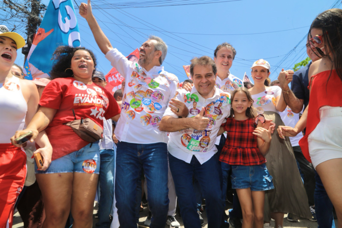 Evandro Leitão em caminhada em Fortaleza- Imagem: Reprodução.