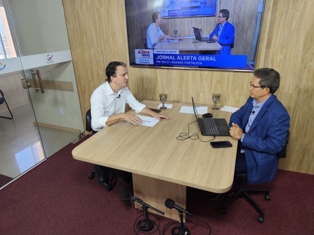 Camilo Santana durante a entrevista - Imagem: Reprodução.