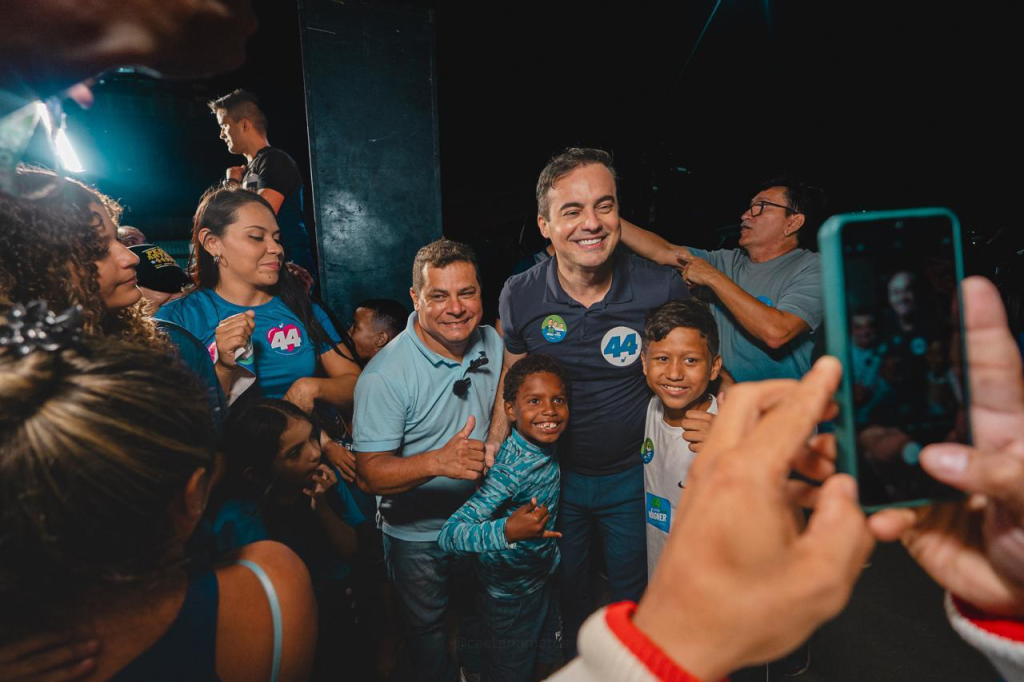 Capitão Wagner faz caminhada no Jacarecanga - Imagem: Reprodução.
