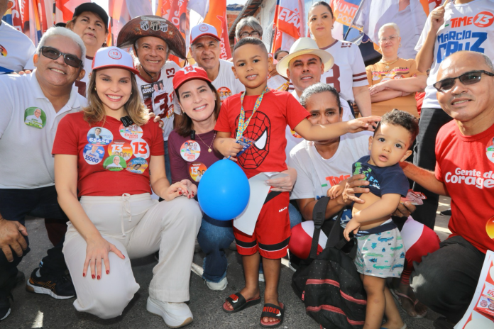 Nas ruas da periferia, candidata a vice-prefeita compartilhou propostas - Imagem: Reprodução.