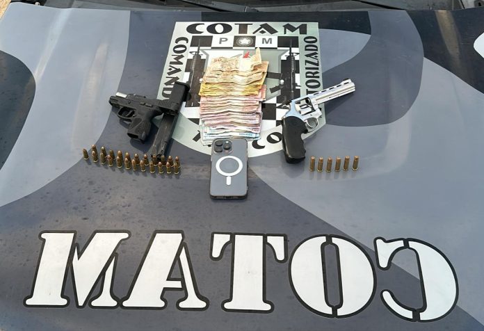 Em Aquiraz,PMCE prende dupla com armas de fogo