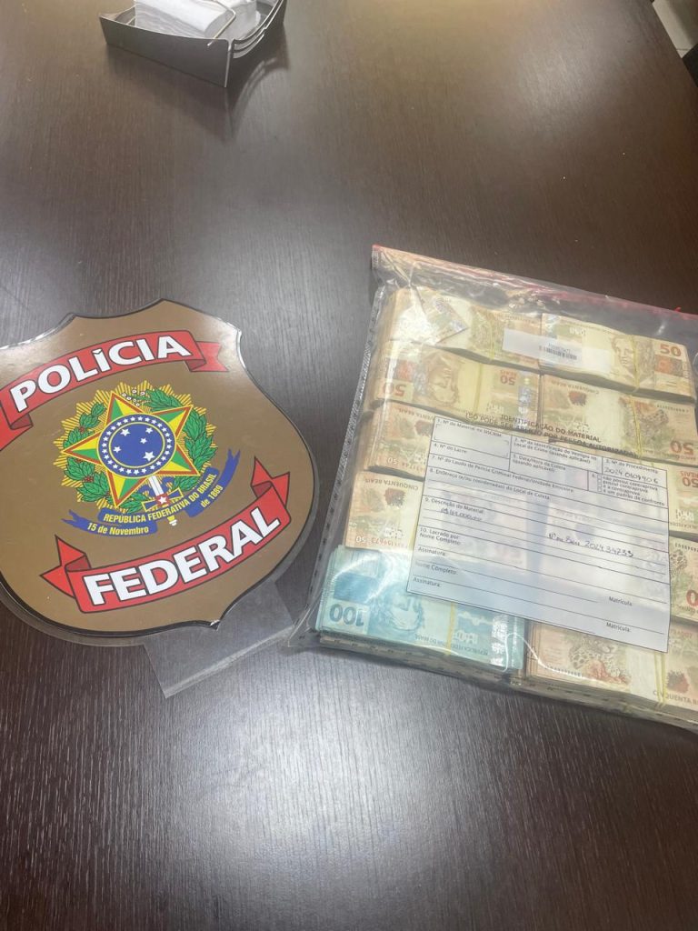 Polícia Federal em fiscalização de rotina apreendeu drogas e produtos eletrônicos - Imagem: Reprodução/PF.