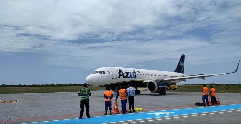 A Azul Linhas Aéreas anunciou os voos extras para o estado durante o período - Imagem: Reprodução.