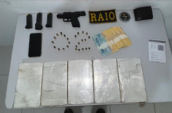 Material ilícito estava escondido em compartimento secreto no painel de um veículo - Imagem: Reprodução/SSPDS.