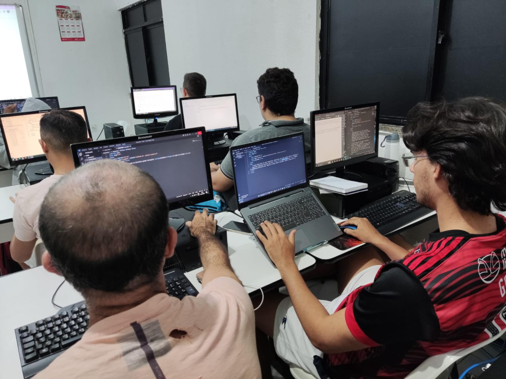 As formações possuem carga horária que varia de 40 a 220 horas - Imagem: Reprodução/Centec