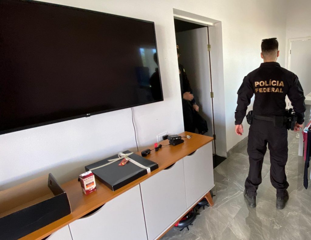 Grupo criminoso usava documentos falsos para abertura de contas e obtenção de valores indevidos - Imagem:Reprodução/PF