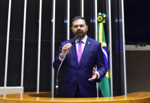 Idilvan Alencar foi um dos deputados que assinou a proposta pelo fim da escala 6x1 - Imagem: Reprodução.