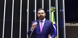 Idilvan Alencar foi um dos deputados que assinou a proposta pelo fim da escala 6x1 - Imagem: Reprodução.