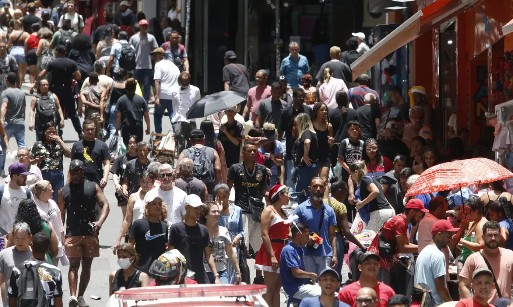 Movimento na Ladeira Porto Geral e rua 25 de Março antes do Natal - Imagem: Paulo Pinto/Agência Brasil