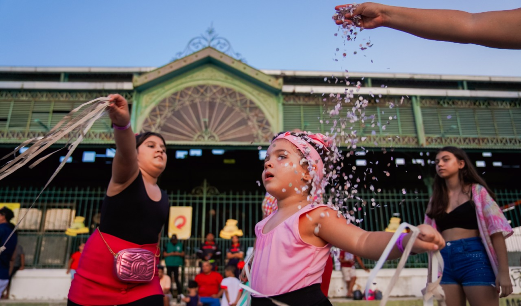 No Mercado da Aerolândia, as crianças tiveram muita diversão no fim de tarde carnavalesco. Carnaval de 2024. - Imagem: Tainá Cavalcante.