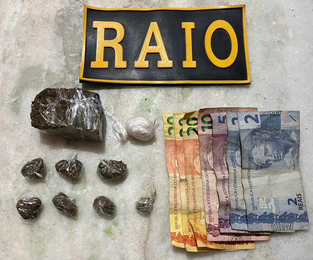 O suspeito foi autuado em flagrante pelo crime de tráfico ilícito de drogas - Imagem: Reprodução/PMCE.
