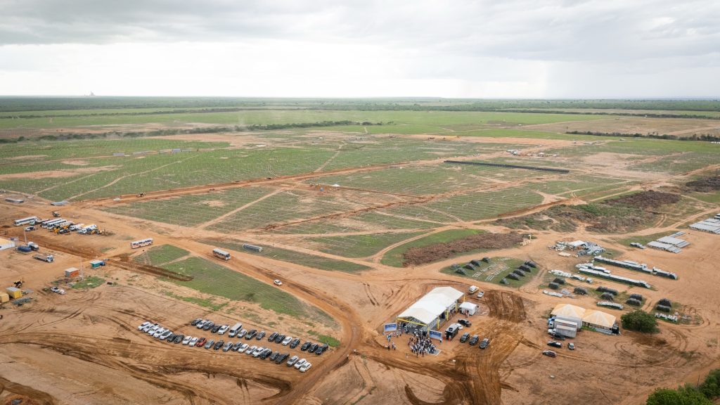 Com investimento de R$ 800 milhões, novo parque solar produzirá energia para abastecer mais de 290 mil casas - Imagem: Reprodução