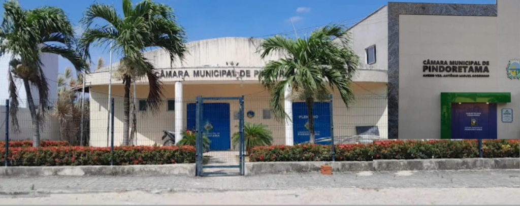 Câmara de Vereadores de Pindoretama e anexo - Imagem: Reprodução/Montagem.